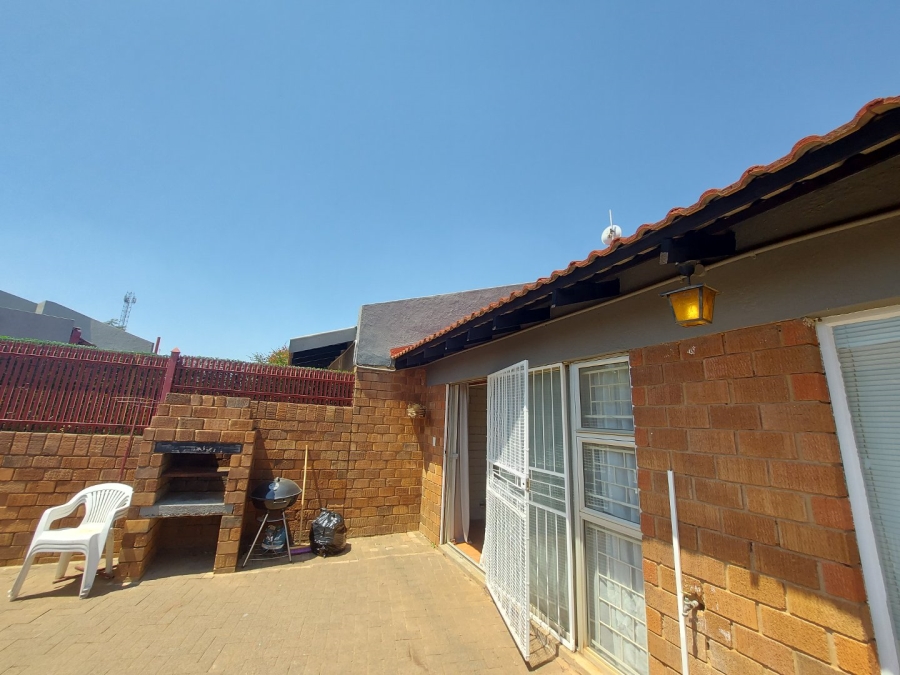 3 Bedroom Property for Sale in Langenhovenpark Free State